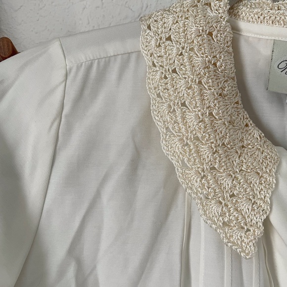 Susan Bristol Vintage Ivory Blouse with Crocheted Collar - Picture 4 of 4